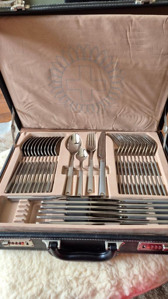 Nieuwe ongebruikte bestekkoffer incl 72 delig bestek 1810, Ophalen of Verzenden, Nieuw, Overige materialen, Bestekset
