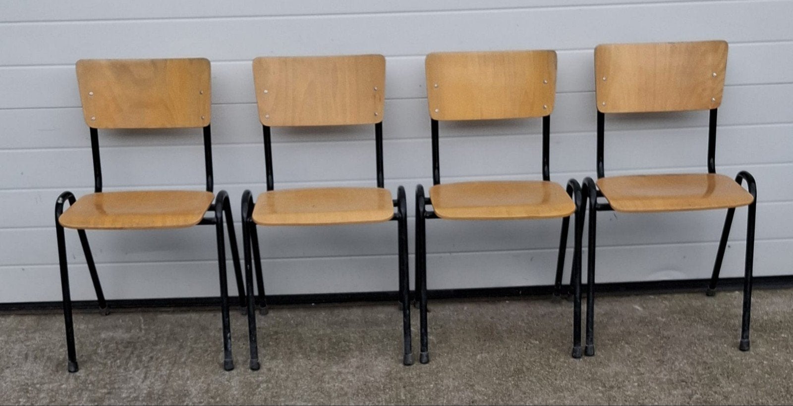 31 x schoolstoelen hout kantine kantoor horeca stoelen cafe, Huis en Inrichting, Stoelen, Zwart, Ophalen of Verzenden, Zo goed als nieuw