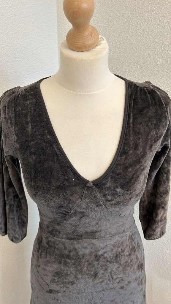 King Louie maat S grijze velvet dress 756, Kleding | Dames, Ophalen of Verzenden, Zo goed als nieuw, Knielengte, King Louie