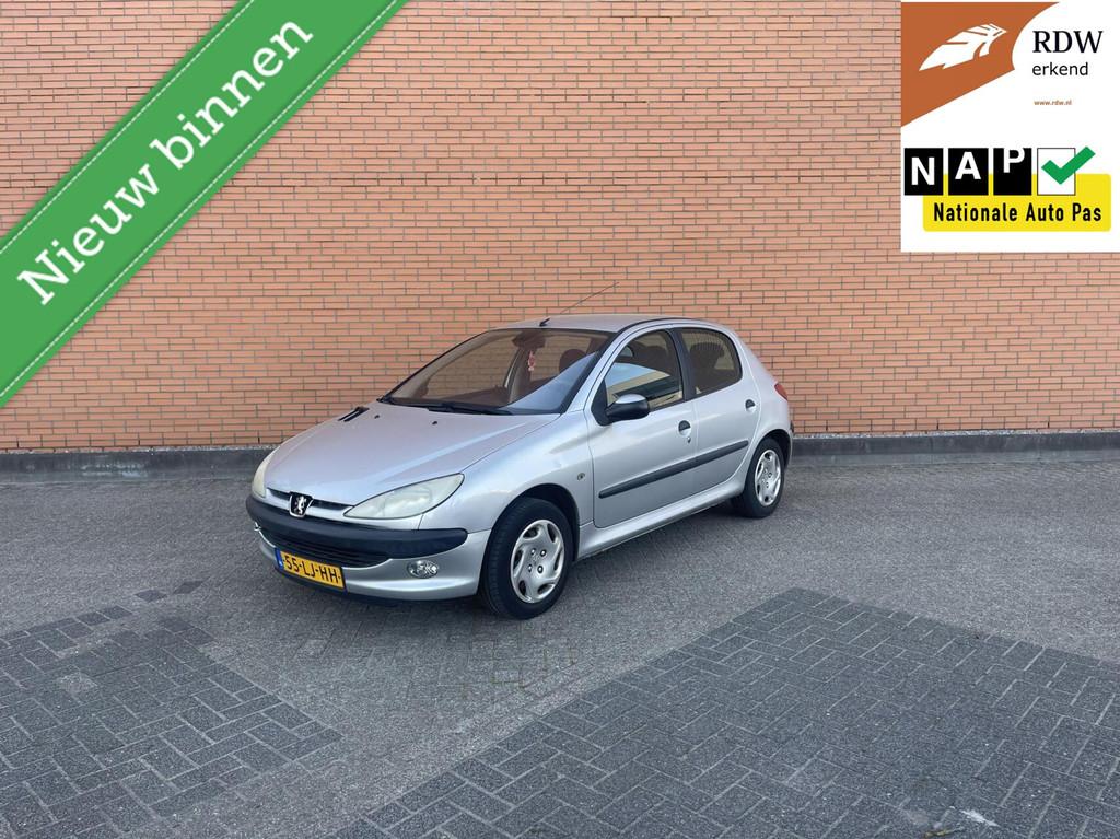 Peugeot 206 1.6-16V Gentry 196DKM | NAP | APK | AIRCO, Voorwielaandrijving, Elektrische ramen, 4 cilinders, Origineel Nederlands
