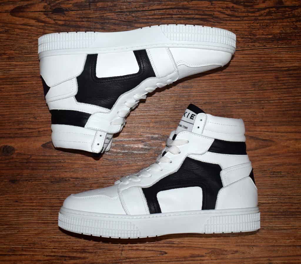 NIKKIE - leren sneaker Livia Black - maat 37, Kleding | Dames, Schoenen, Overige kleuren, Nieuw, Ophalen of Verzenden, Sneakers of Gympen