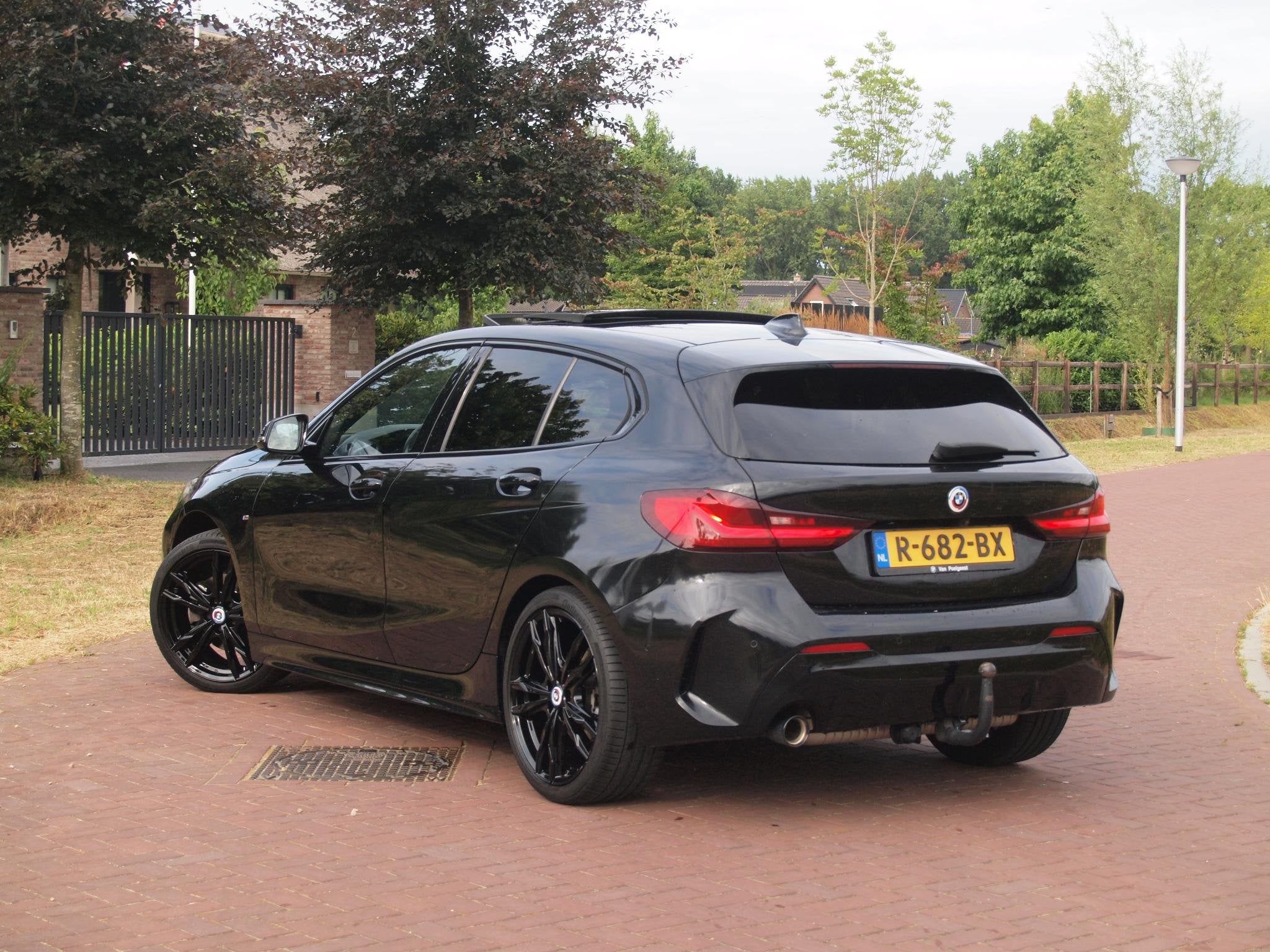 BMW 1-serie 118i Business Edition Plus | M-Pakket | Schaalst, Dealer onderhouden, 136 pk, Gebruikt, Skiluik