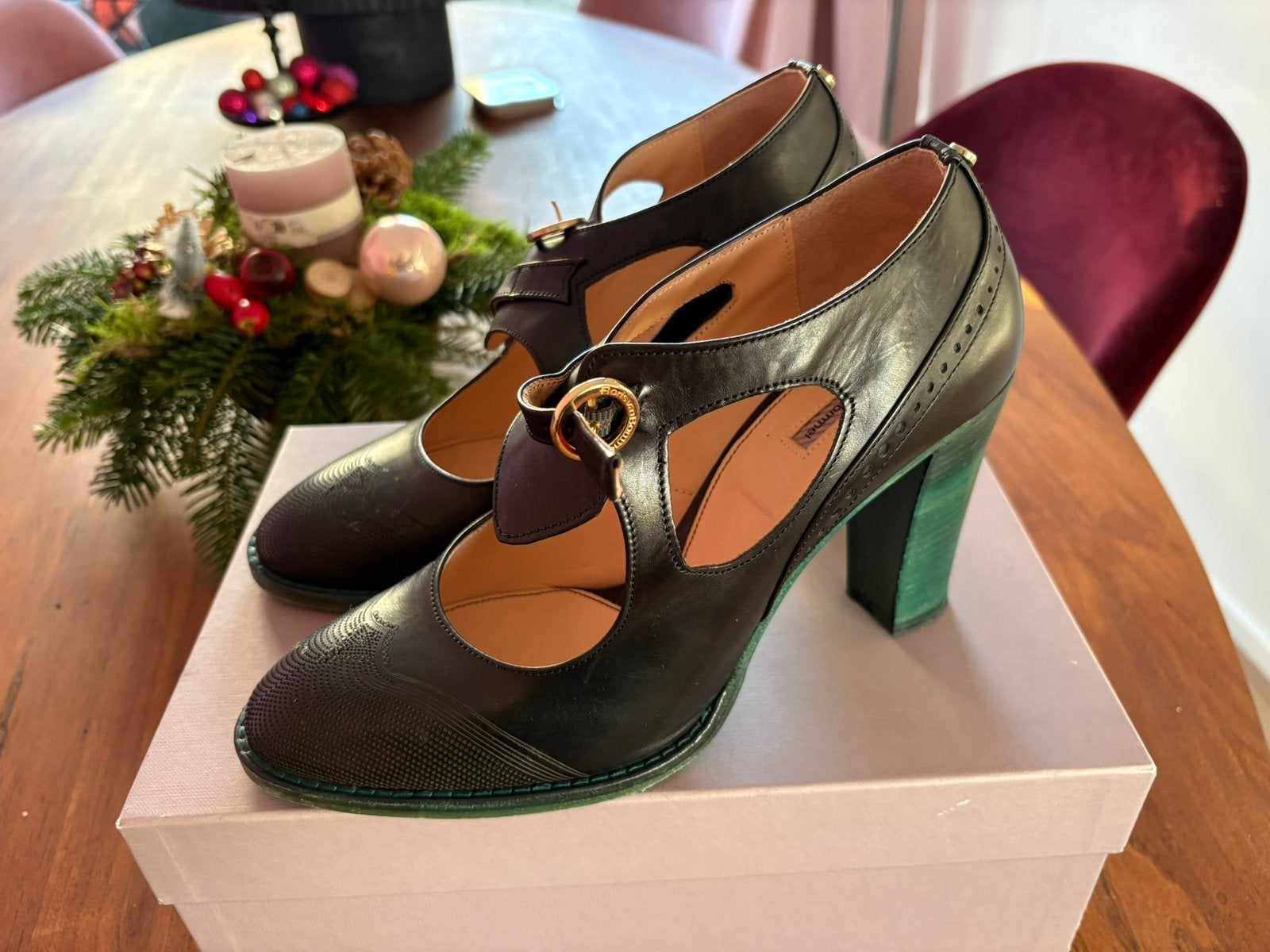 Floris van Bommel pump, mt 40, Ophalen of Verzenden, Zo goed als nieuw, Zwart, Pumps