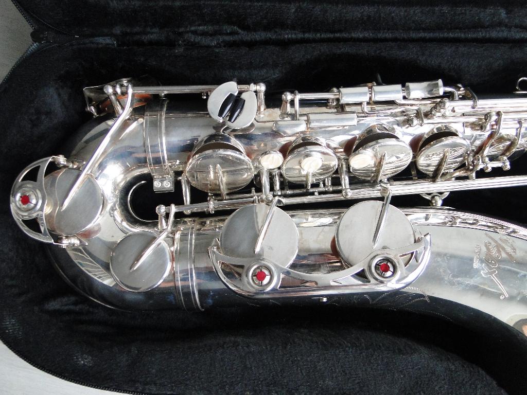 Tenorsax zwaar verzilverd topconditie, Muziek en Instrumenten, Blaasinstrumenten | Saxofoons, Zo goed als nieuw, Tenor, Met koffer