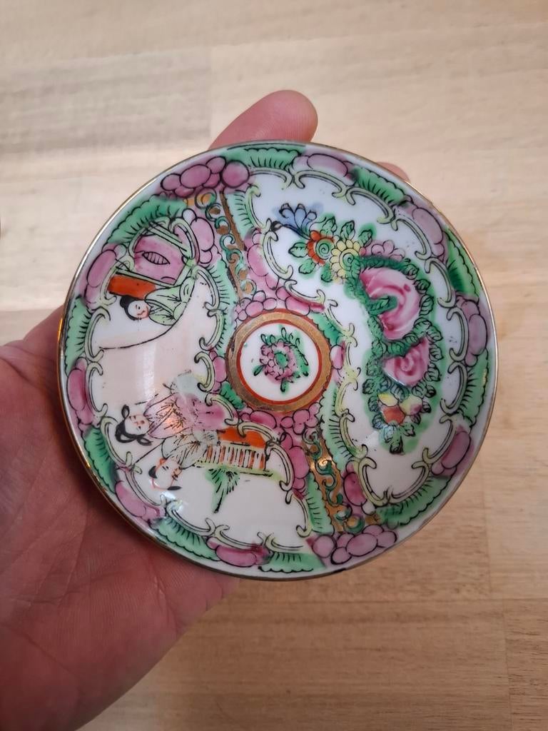 Porselein Schoteltje Famille Rose, Antiek en Kunst, Antiek | Porselein, Ophalen of Verzenden