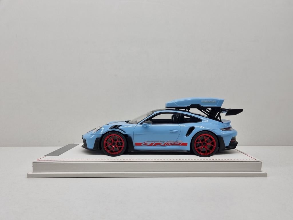 Ivy Merit
Porsche 911 (992) GT3 RS + Skibox 1/20 1:18 Nieuw, Hobby en Vrije tijd, Modelauto's | 1:18, Ophalen of Verzenden, Nieuw