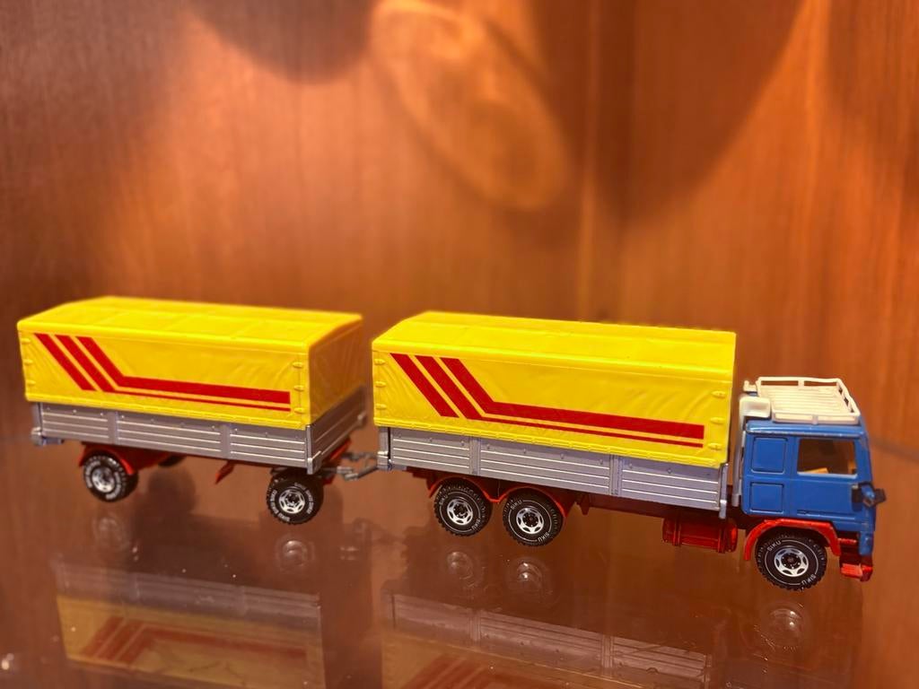 Siku Volvo F12 Turbo 6 DHL Modelauto, Ophalen of Verzenden, Gebruikt, Auto