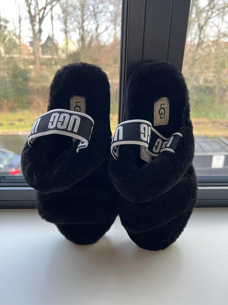 Uggs sloffen nooit gebruikt!!, Ophalen of Verzenden, Zo goed als nieuw, Pantoffels of Sloffen