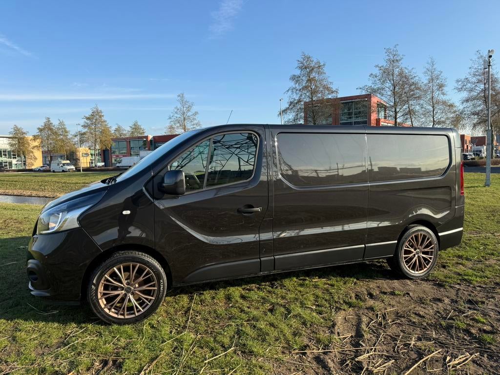 Renault Trafic nissan 125pk  L2h1 2019 Zwart lease 199 pmnd, Voorwielaandrijving, 4 cilinders, 2000 kg, Zwart