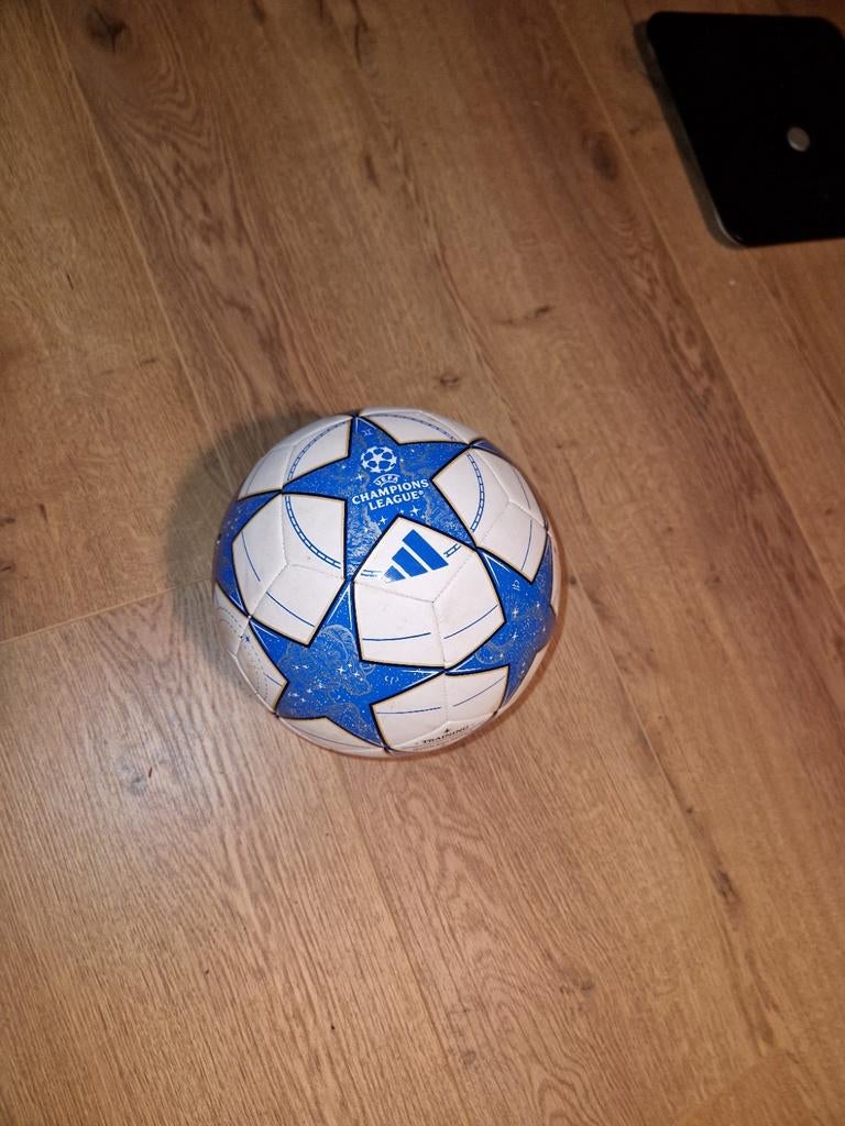 Voetbal Champions League Bal, Ophalen