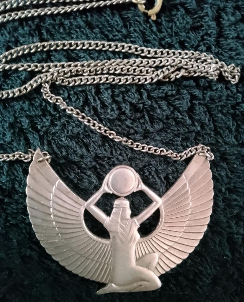 Zilverkleurige hanger met Egyptische voorstelling, Met hanger, Gebruikt, Ophalen of Verzenden, Zilver