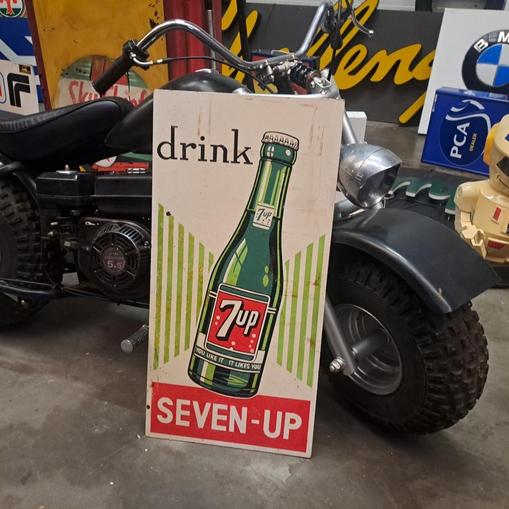 Seven-Up 7up reclamebord Hardboard, Ophalen, Gebruikt, Reclamebord