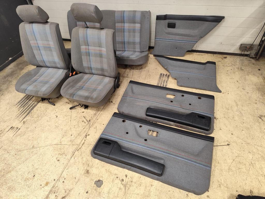 Manhattan interieur golf mk2, Ophalen