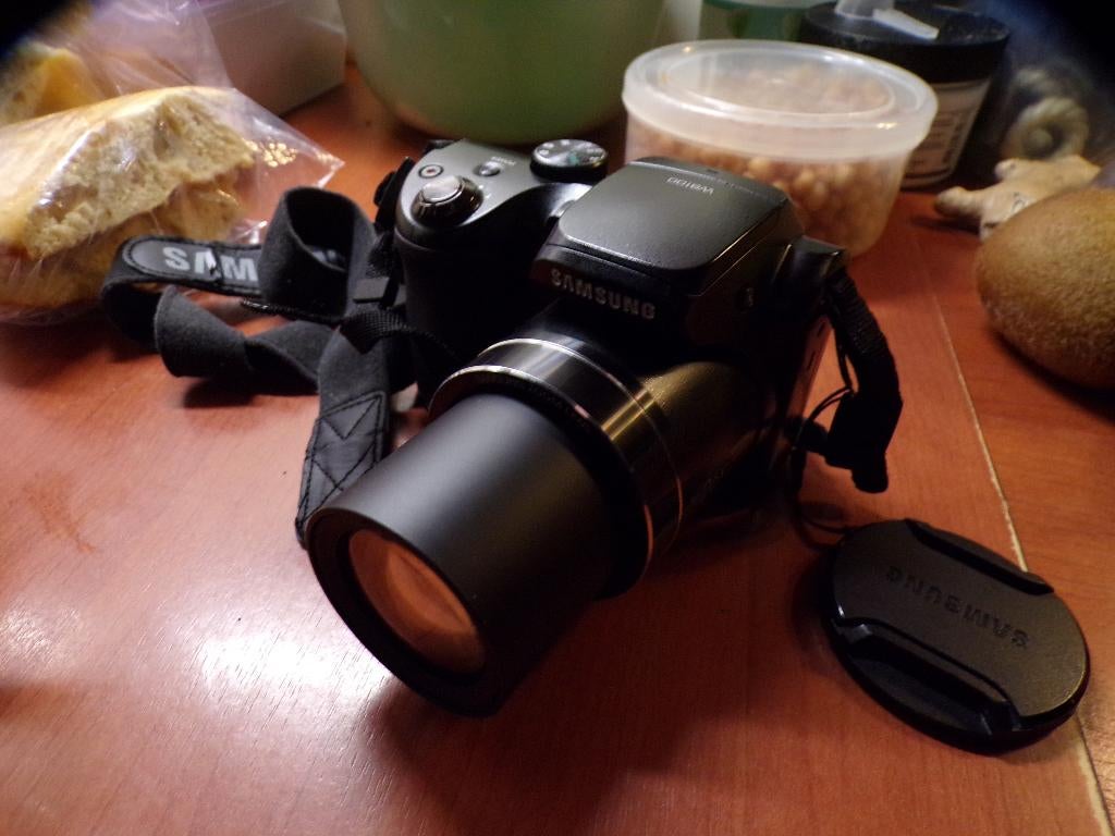 Samsung WB100 met cameratas  16 mp, Ophalen of Verzenden, Zo goed als nieuw, Samsung, 8 keer of meer