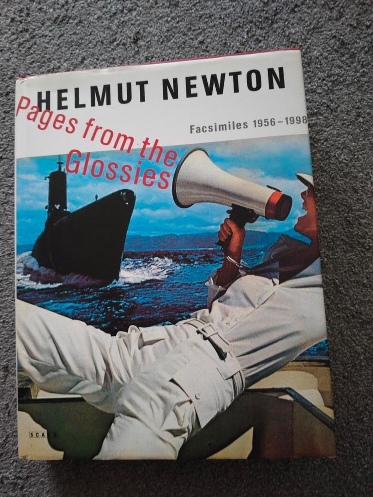 Helmut Newton - Pages from the Glossies, Boeken, Kunst en Cultuur | Fotografie en Design, Ophalen of Verzenden, Zo goed als nieuw