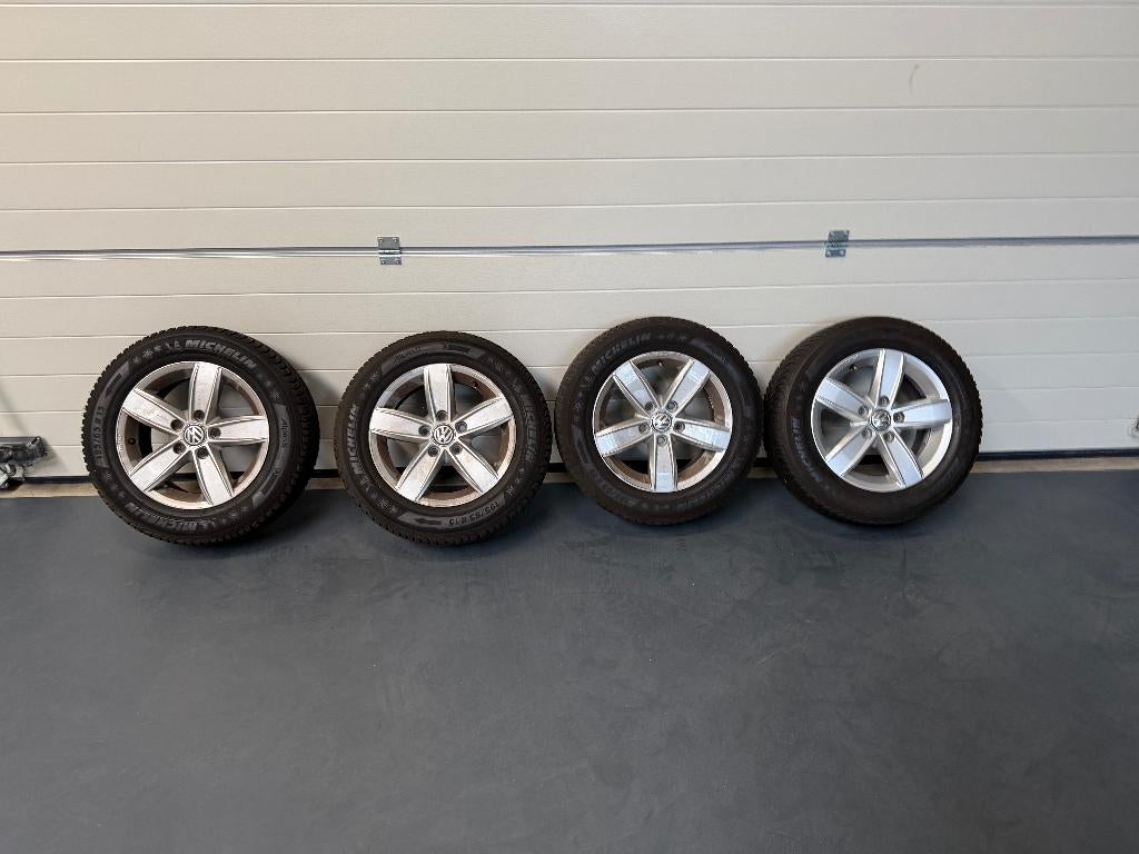 Originele VW 15” Velgen + Michelin Alpin 5 Winterbanden €499, Auto-onderdelen, Banden en Velgen, Banden en Velgen, Winterbanden