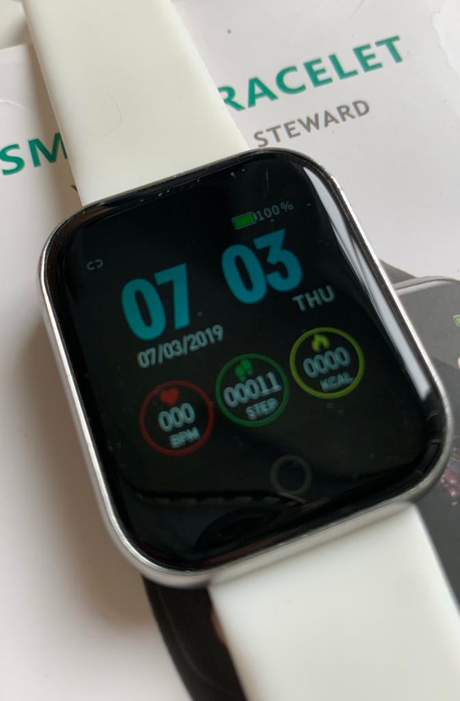 Smart whatch- Nieuwstaat in verpakking!, Afstand, Zwart, Ophalen of Verzenden, Zo goed als nieuw