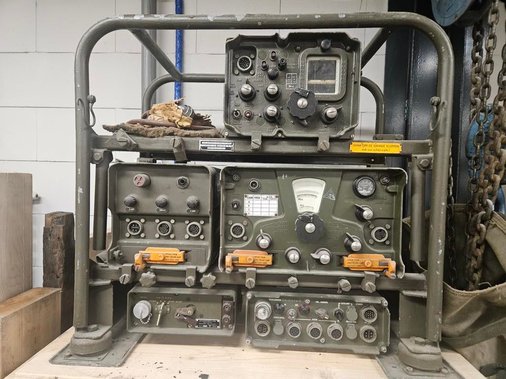 Station Radio KL/GRC-3035 (C11/R210) set met MT3005, Ophalen of Verzenden, Landmacht, Nederland