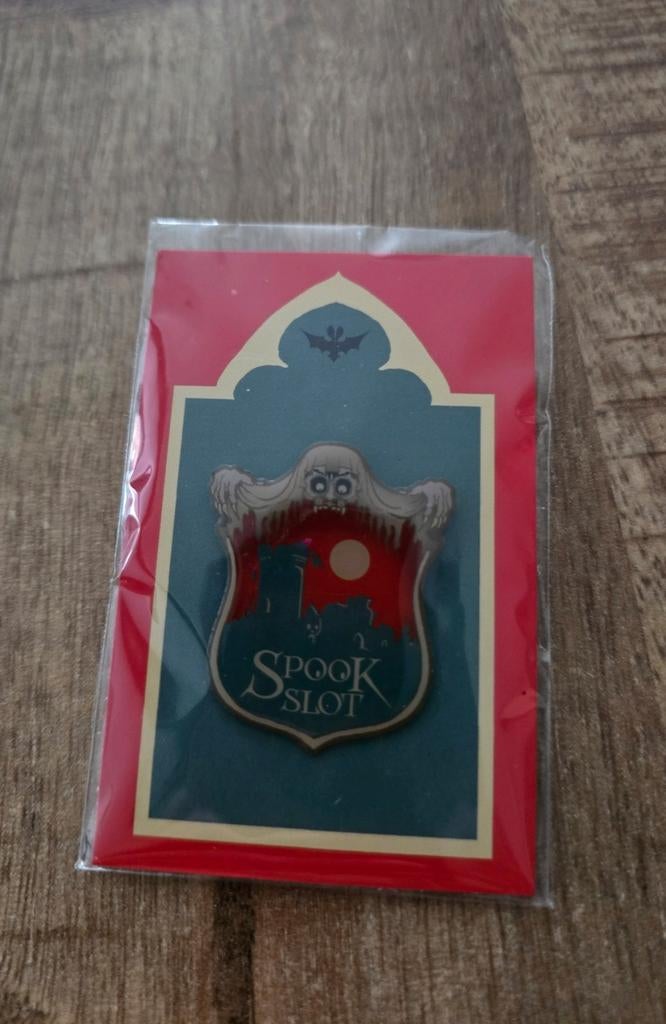 Spookslot Fan Made Pin, Ophalen of Verzenden, Nieuw, Speldje of Pin