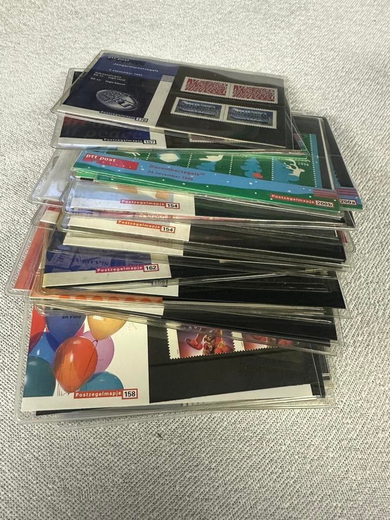 48 stuks ptt postzegel mapjes, Postzegels en Munten, Postzegels | Nederland, Ophalen