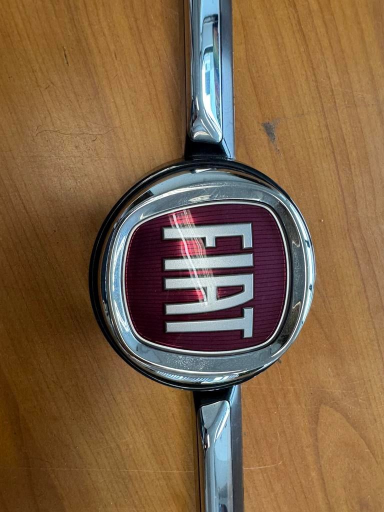 Fiat 500 sierlijst met logo voorbumper, 735637413, Ophalen of Verzenden, Gebruikt, Fiat