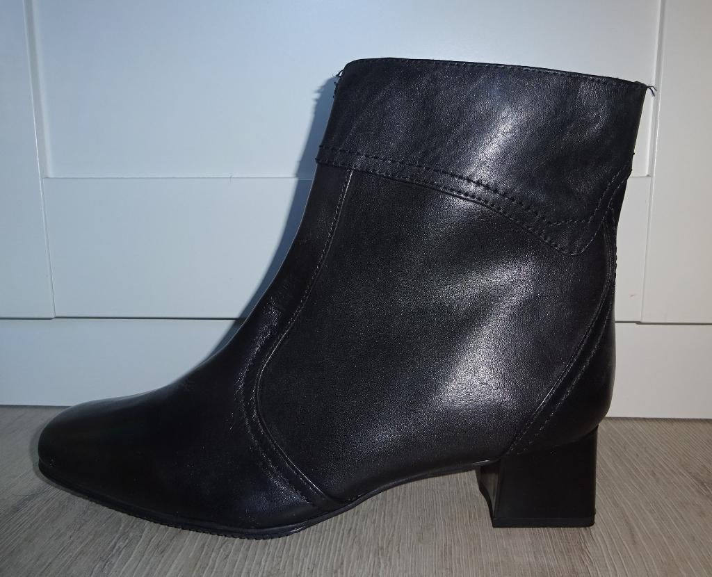Nieuwe zwarte lage laarzen / enkellaarzen met hakje., Ophalen, Lage of Enkellaarzen, Nieuw, Easyflex