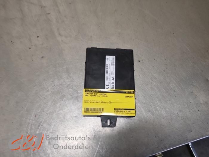 Computer Body Control van een Opel Vivaro, Gebruikt, -, -, Opel