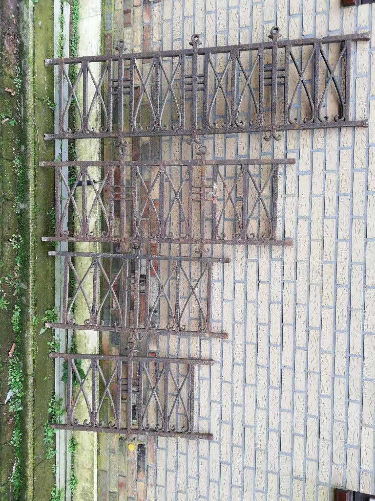 4 Zware stoere raamhekken, 168 - 136 - 103 en 95 cm lang, Ophalen