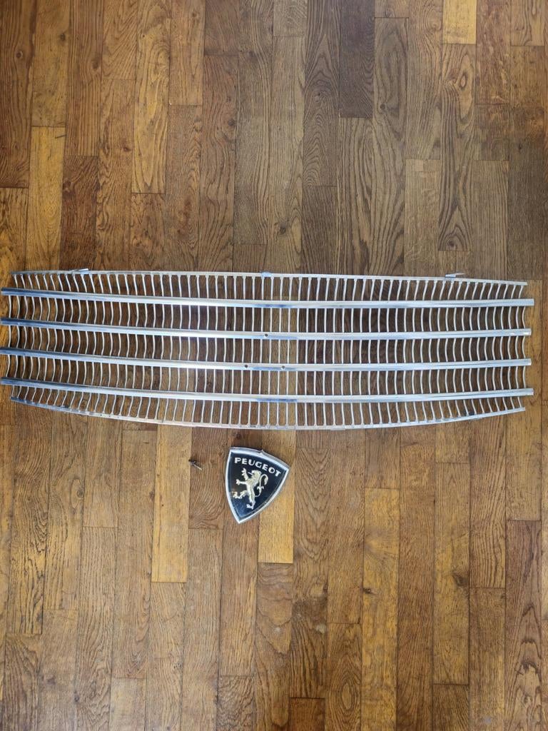 Oude Peugeot 404 logo embleem gril grill oldtimer, Ophalen, Gebruikt, Peugeot