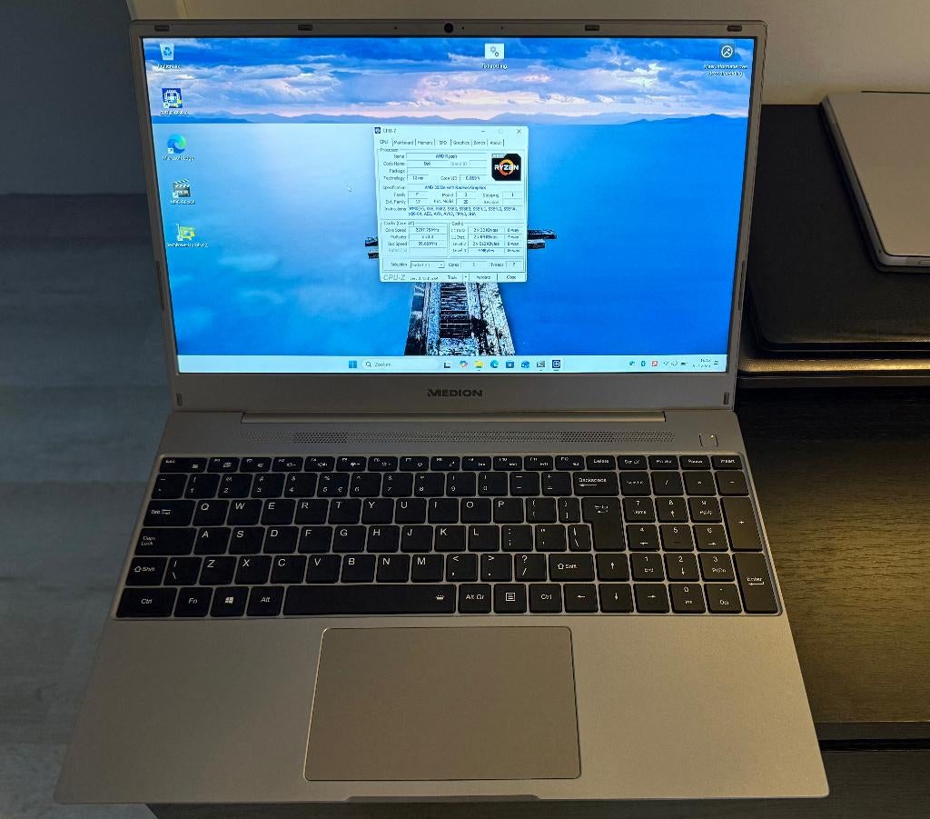 Medion Akoya E15307 AMD Ryzen, Computers en Software, Windows Laptops, AMD Athlon Silver 3050U, 2 tot 3 Ghz, 8 GB, Medion
