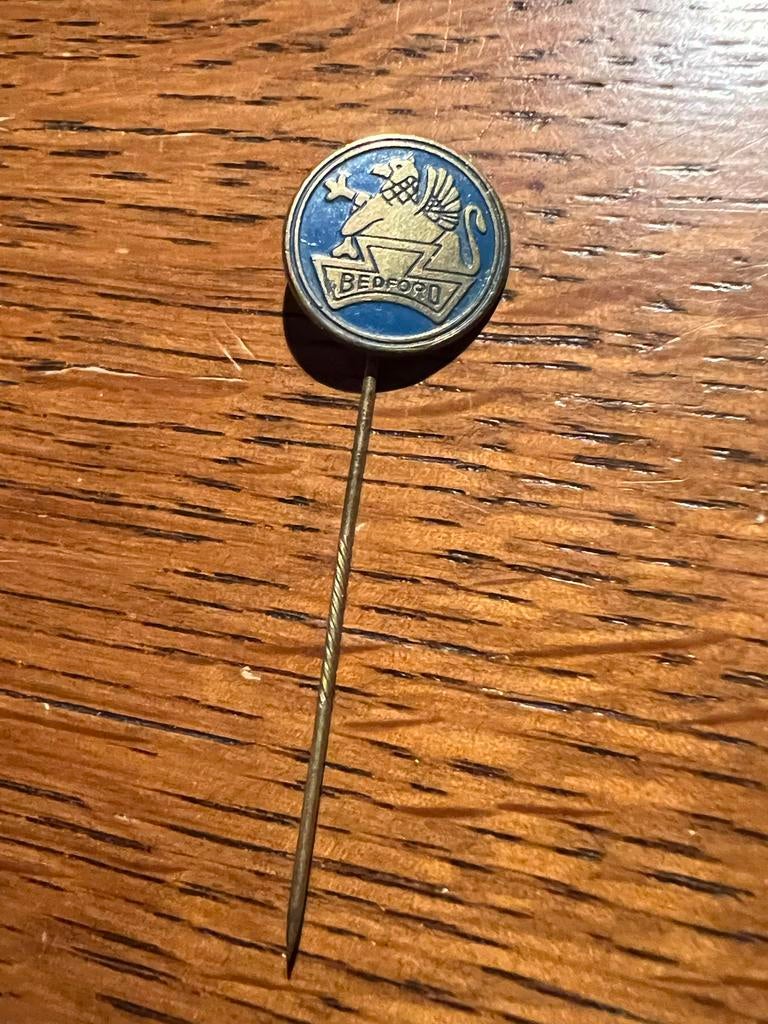 Vintage Bedford Speldje, Ophalen of Verzenden, Gebruikt, Merk, Speldje of Pin