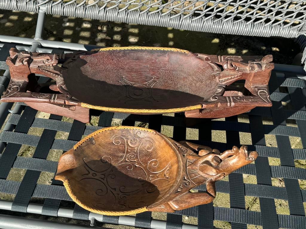 2 grote oude houten schalen dayak indonesie, Antiek en Kunst, Kunst | Niet-Westerse kunst, Ophalen of Verzenden