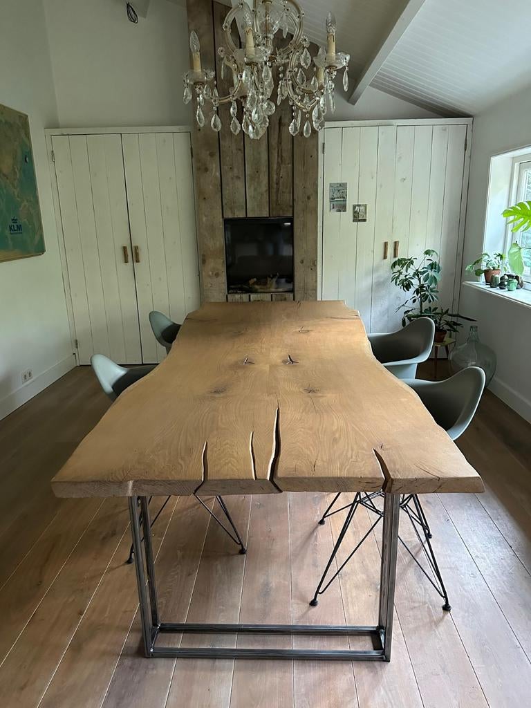 Boomstamtafel | Boomstam tafel | Eiken boomstamtafel, Tafel en meer, Info@tafelenmeer.nl, Eikenhout, Vijf personen of meer