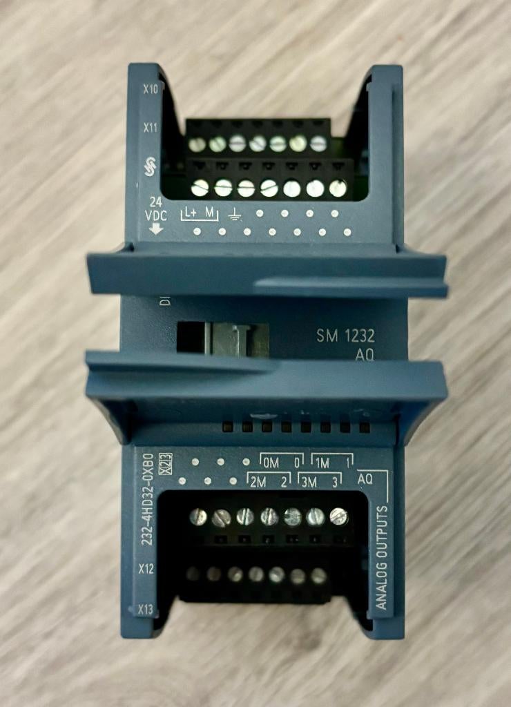SIEMENS - Simatic - S7-1200 - SM 1232 AQ - 4x AQ, Ophalen of Verzenden, Zo goed als nieuw