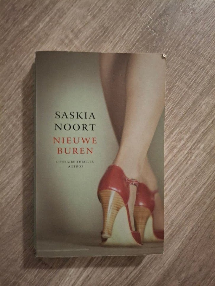 nieuwe buren van Saskia Noort, Ophalen of Verzenden, Zo goed als nieuw, Overige onderwerpen