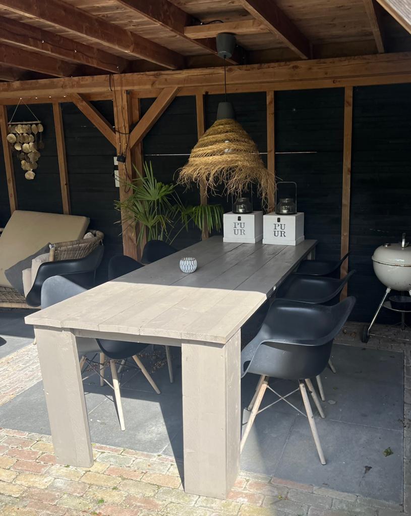 Tuintafel houten trendy en groot, Tuin en Terras, Tuinhuizen, Ophalen of Verzenden, Zo goed als nieuw
