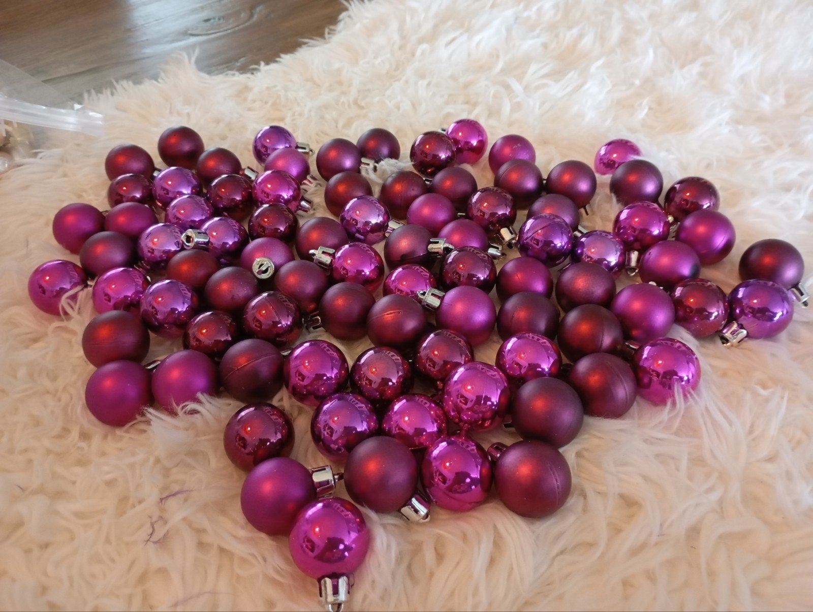 84 KLEINE ROZE KERSTBALLEN PLASTIC NU ALLES 15€ ZIE FOTO,S., Ophalen of Verzenden