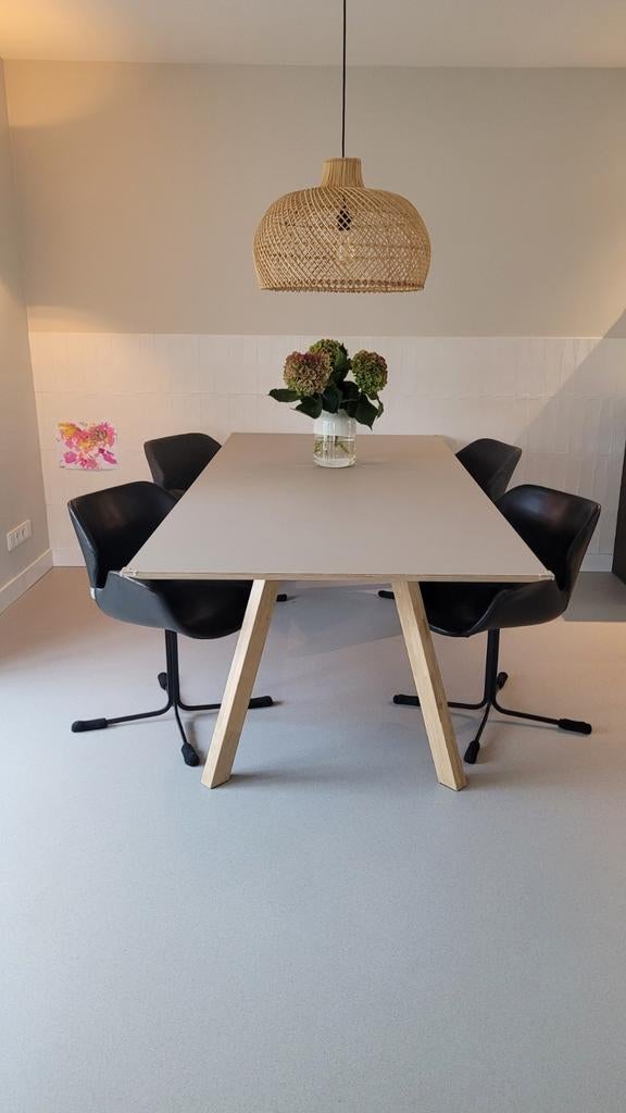 4 Zuiver eetkamerstoelen Nikki, Ophalen, Gebruikt, Zwart, Vier