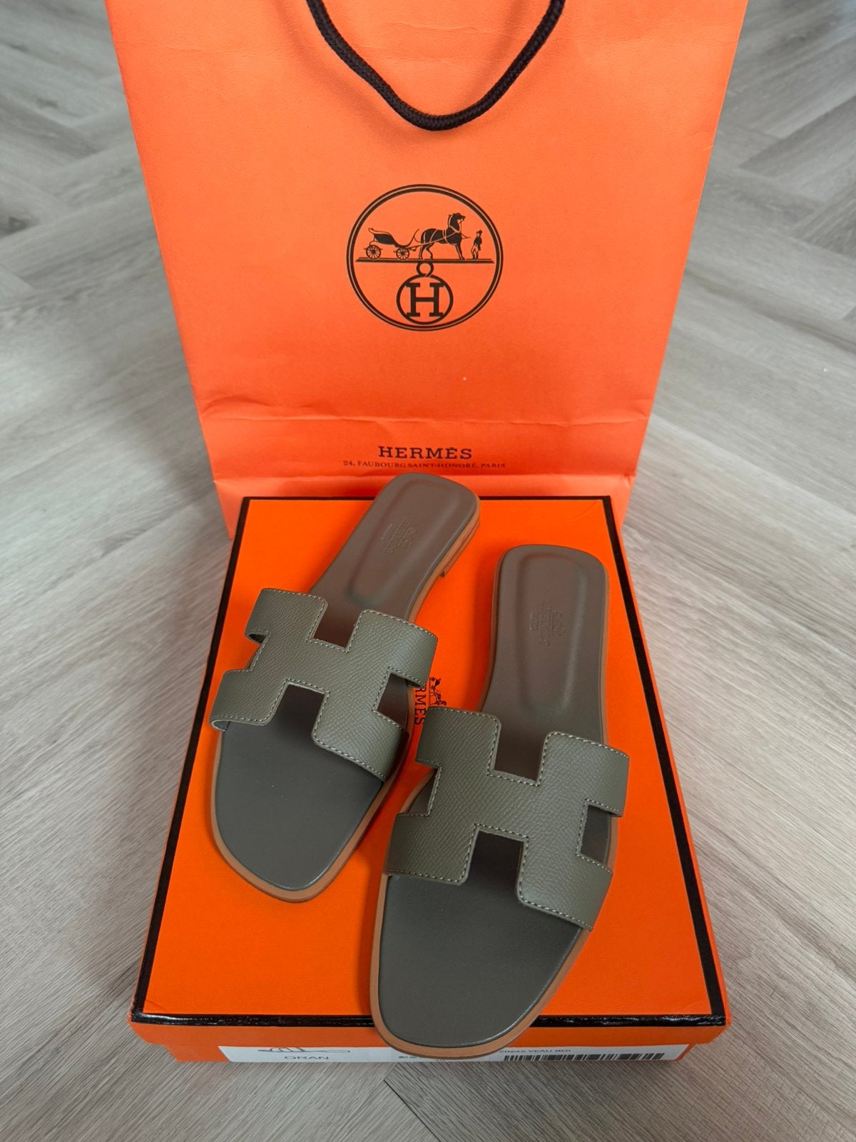 Hermes oran slippers, Ophalen of Verzenden, Zo goed als nieuw, Overige kleuren, 105 tot 115 cm