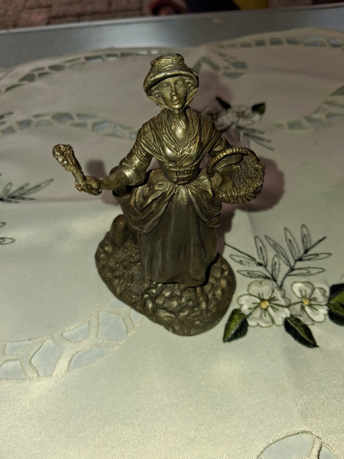 Vintage tinnen beeldje: The Lavender Girl, Verzamelen, Beelden en Beeldjes, Ophalen of Verzenden