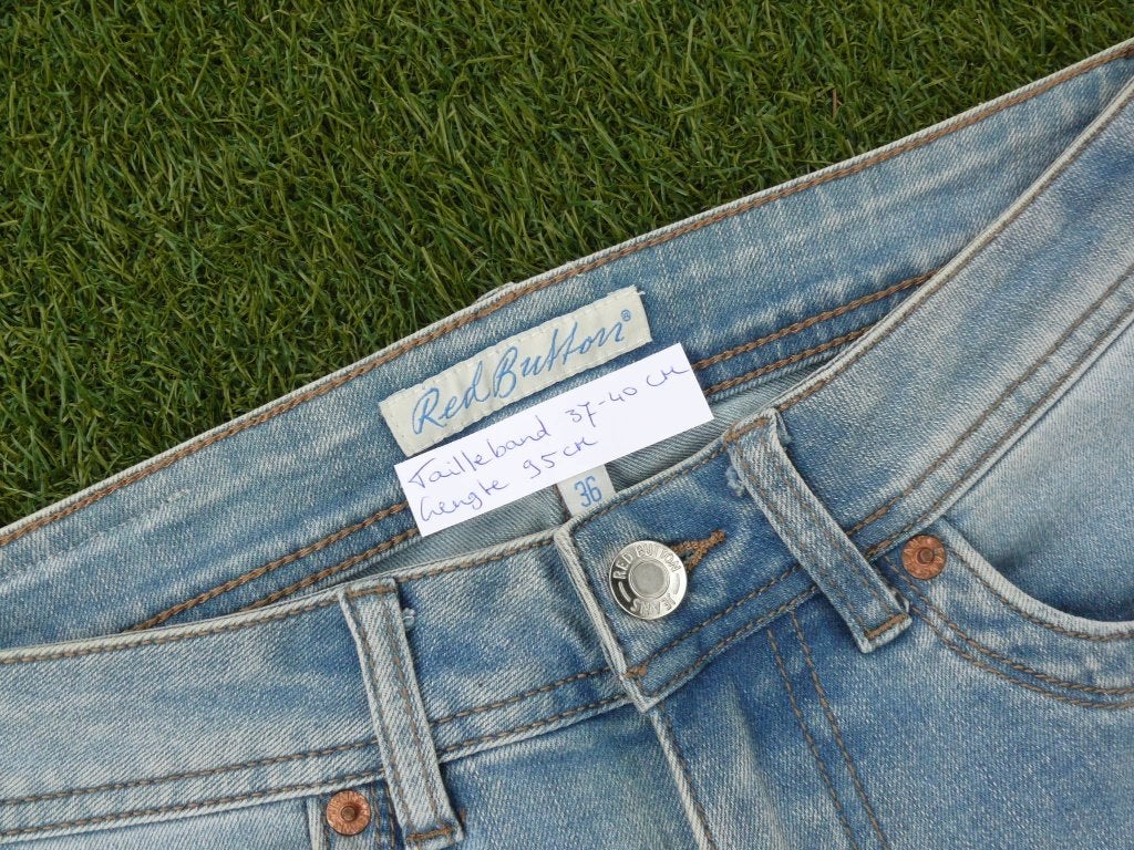 RED BUTTON spijkerbroek maat 36 / S lengte 30 stretch, Kleding | Dames, Blauw, Ophalen of Verzenden, Zo goed als nieuw, W28 - W29 (confectie 36)