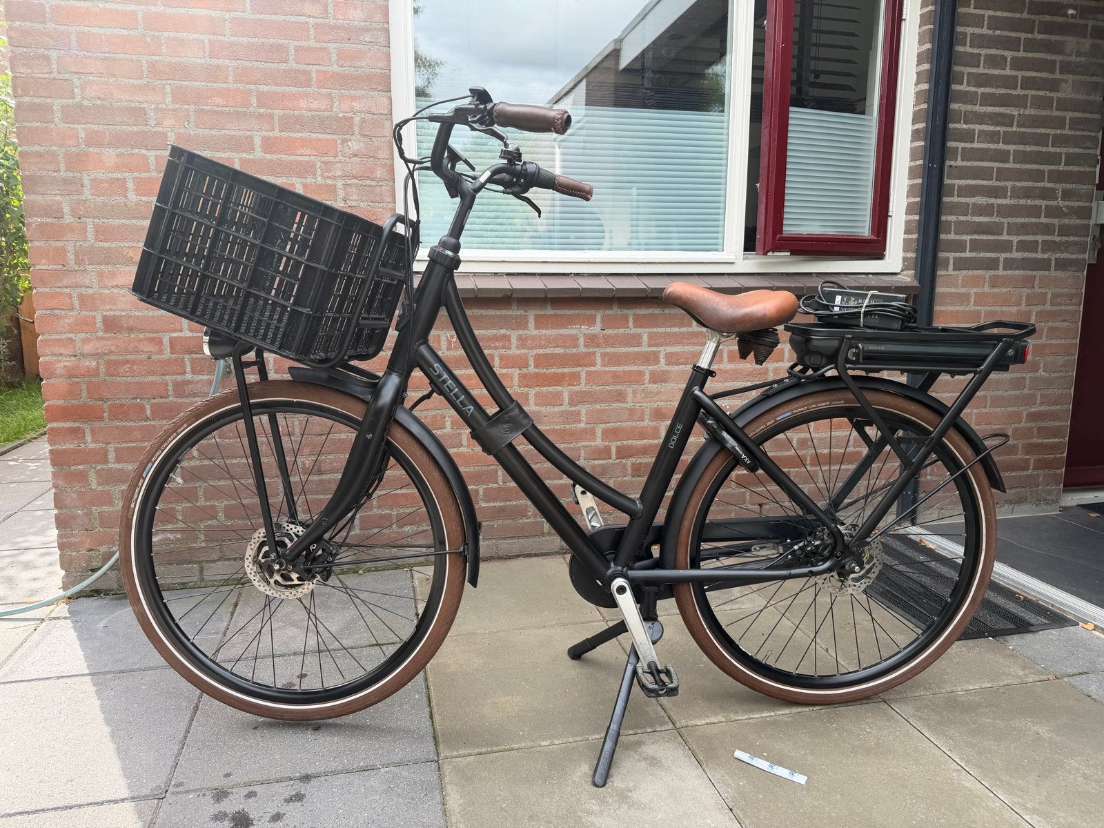 Stella Dolce E-bike met mand en oplader, Fietsen en Brommers, Fietsen | Dames | Moederfietsen, Ophalen, Gebruikt