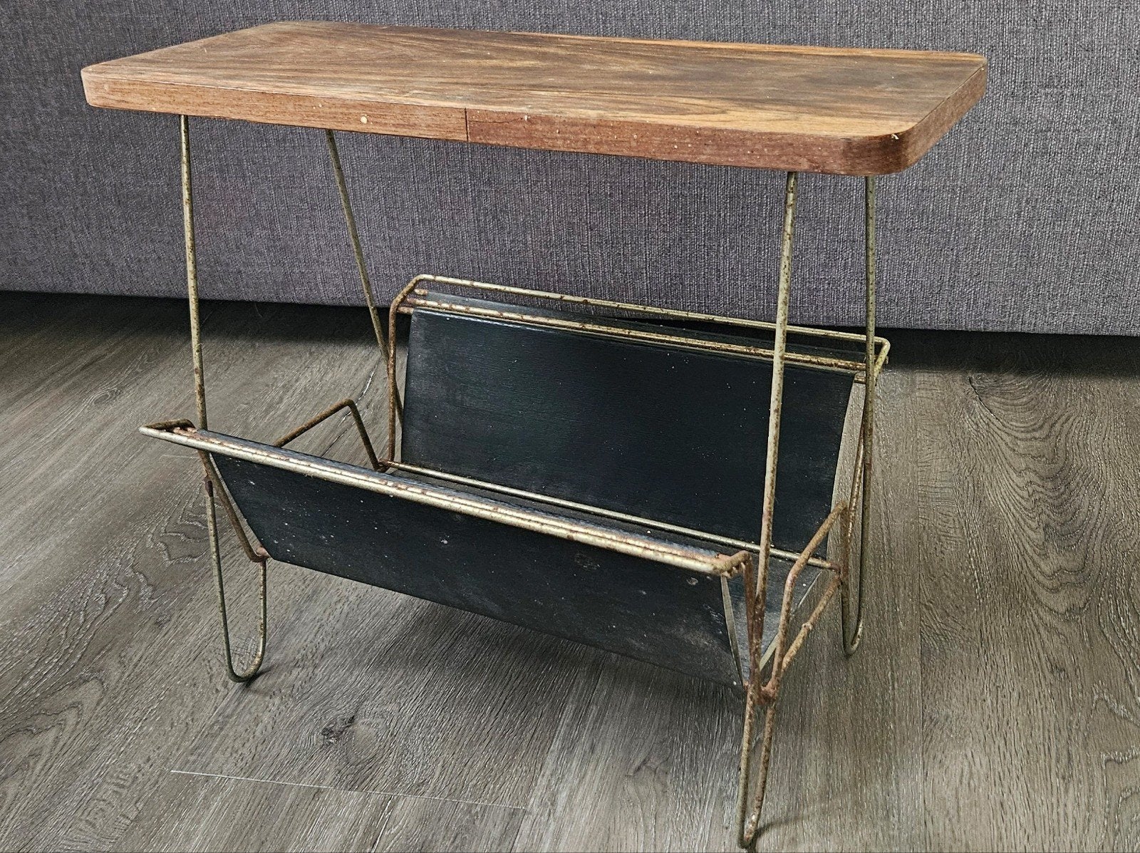 Bijzettafel met rek voor tijdschriften vintage, echte eye-ca, 50 tot 100 cm, Rond, Ophalen of Verzenden, Metaal
