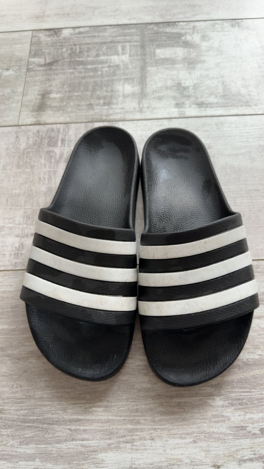 Adidas Slippers Maat 40 - Zwart met Witte Strepen, Ophalen of Verzenden, Gedragen, Zwart, Slippers