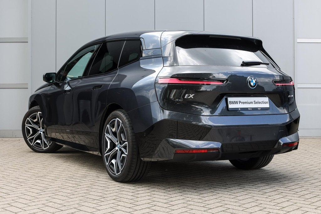 BMW iX xDrive40 High Executive / Sportpakket / Panoramadak S, Auto's, BMW, Gebruikt, Met garantie (alle), 24 min, 417 min