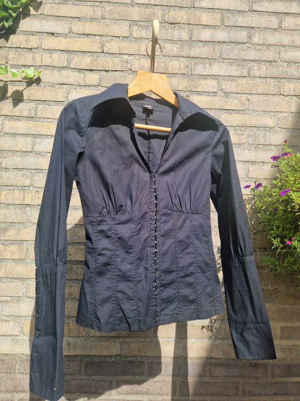 Zwarte getailleerde blouse met haaksluiting, Kleding | Dames, Zwart, DEPT, Ophalen of Verzenden, Zo goed als nieuw