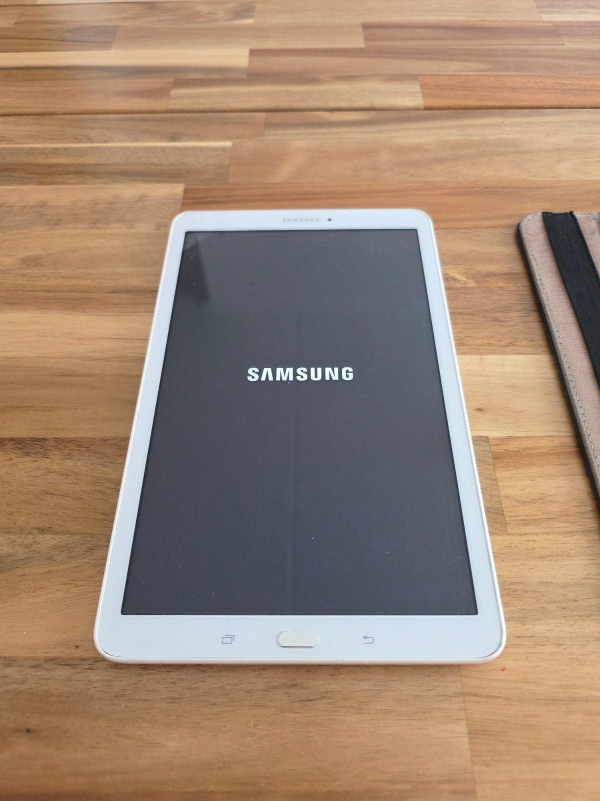 Samsung Galaxy Tab E SM-T560 met hoes, Computers en Software, 9 inch, Gebruikt, Ophalen of Verzenden, Galaxy Tab E SM-T560