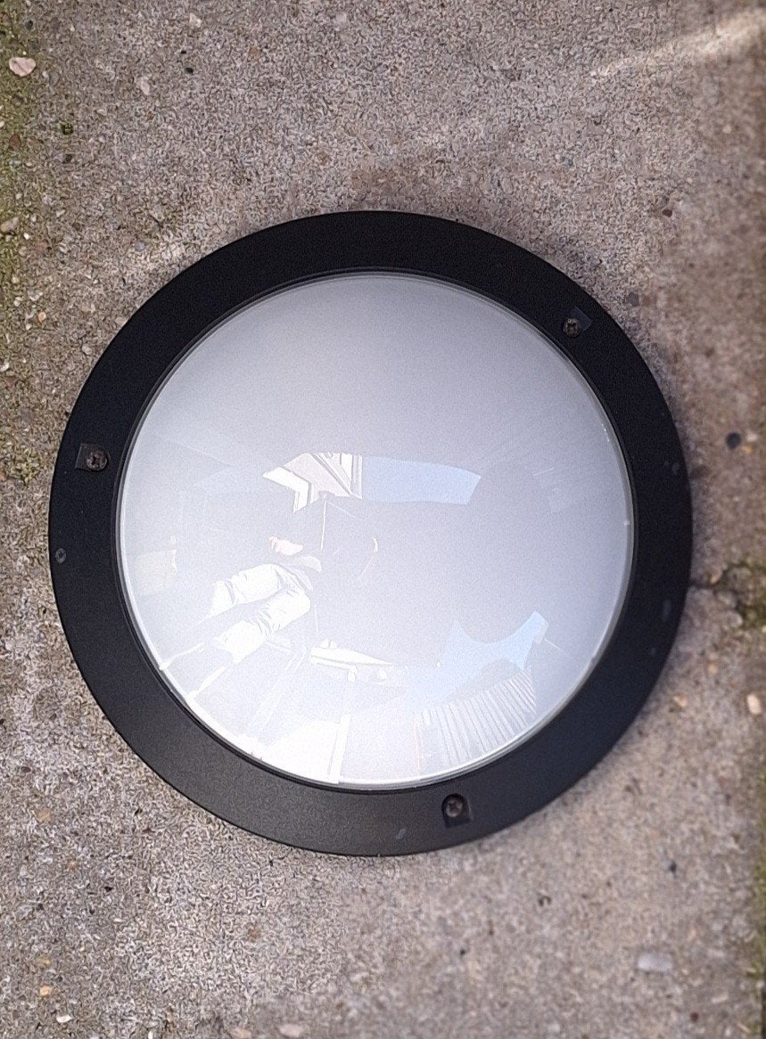 Buitenlamp met melkglas ø30cm, Kunststof, Gebruikt, Wandlamp, Ophalen of Verzenden