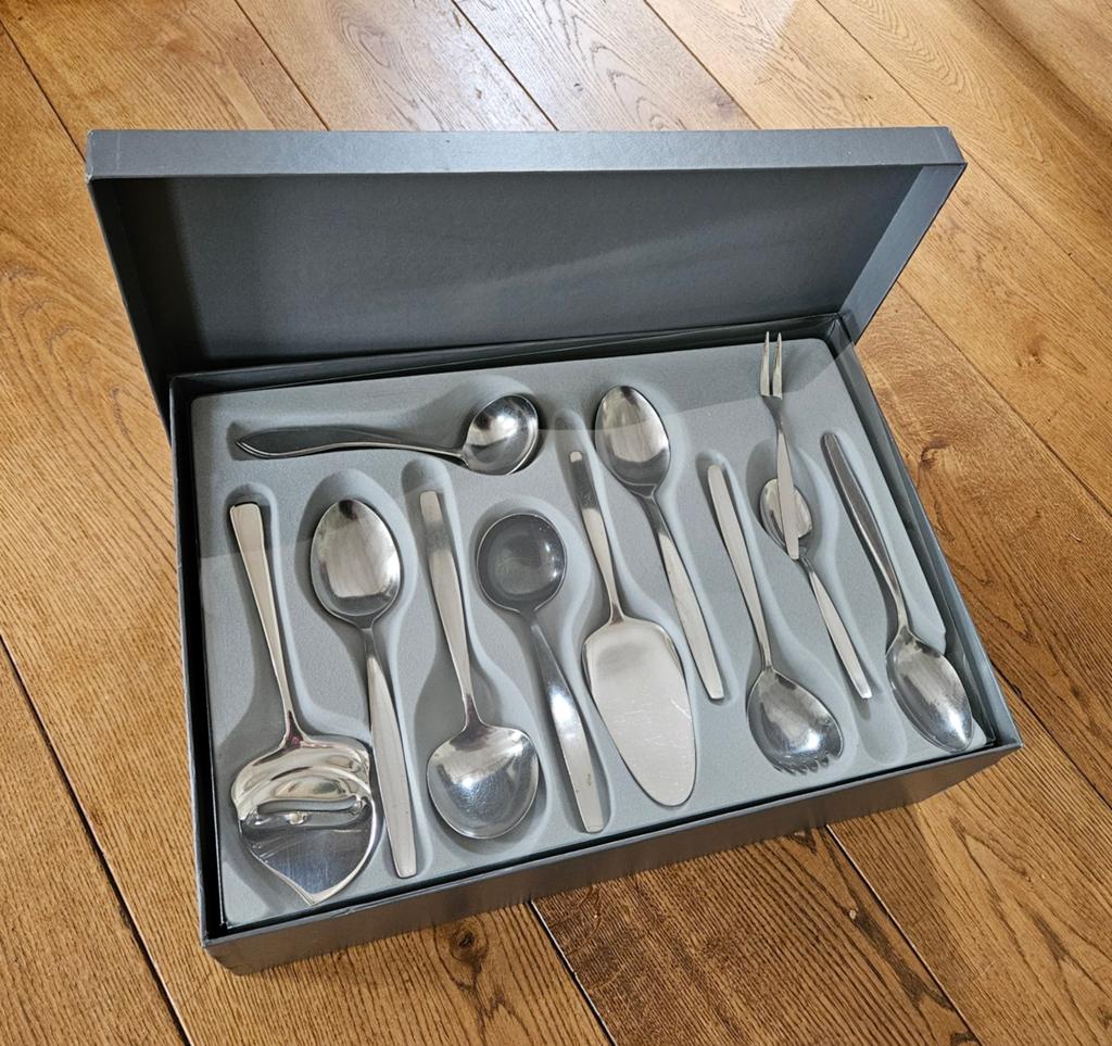Bestekcassette voor 12 personen, Huis en Inrichting, Keuken | Bestek, Ophalen of Verzenden, Rvs of Chroom