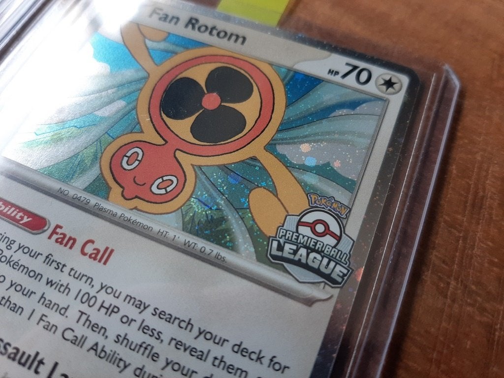 Fan Rotom 118, Premier League Ball, Stamped, Trophy Card, Ophalen of Verzenden, Nieuw, Losse kaart, Foil
